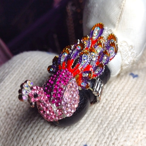 Beautiful vintage rhinestone peacock stretchy ring. - Picture 2 of 6
